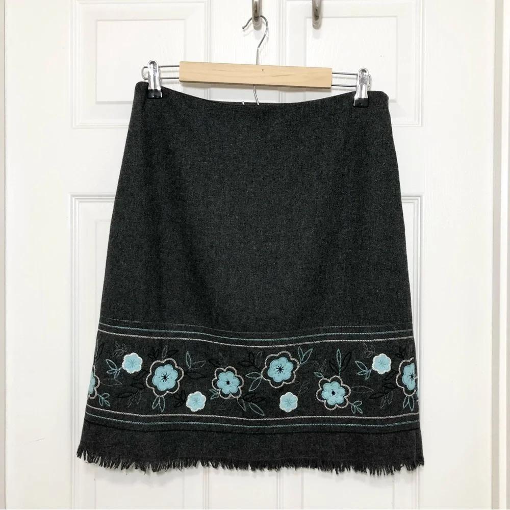 Dress barn Wool Blend Embroidered Flower Patch Fringe Zipper Grey Pencil Skirt 6